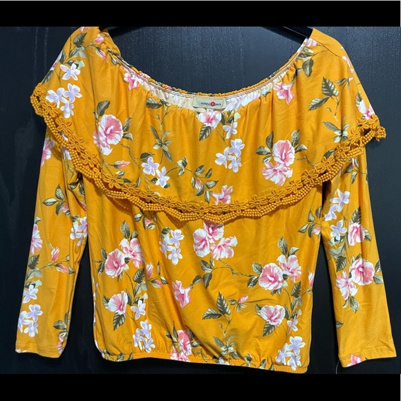 Wishful Park Tops - NWT Wishful Park Off The Shoulder Top Yellow Beautiful Size Medium